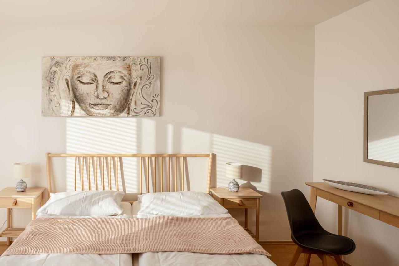 Sunny Apartment In Modrany By Prague Days Kültér fotó