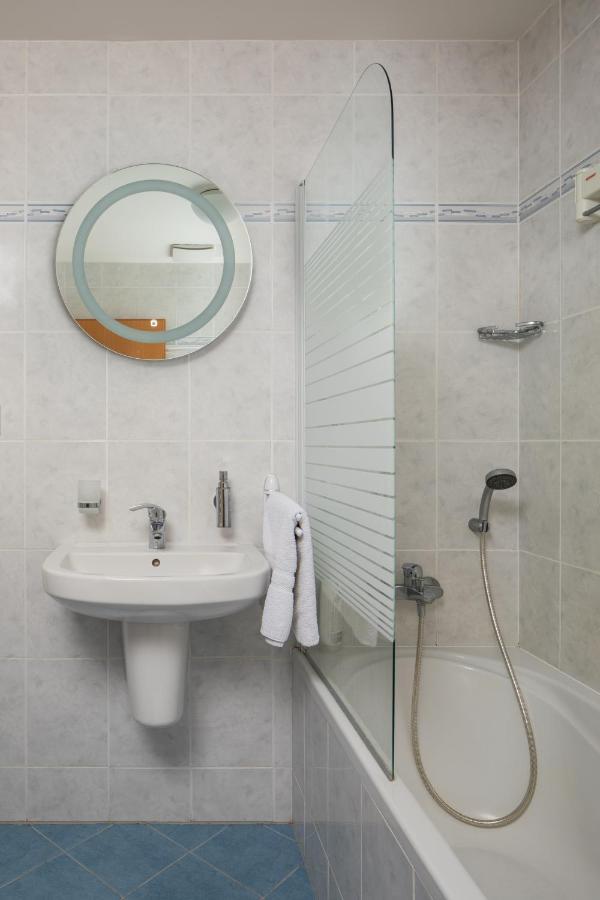 Sunny Apartment In Modrany By Prague Days Kültér fotó
